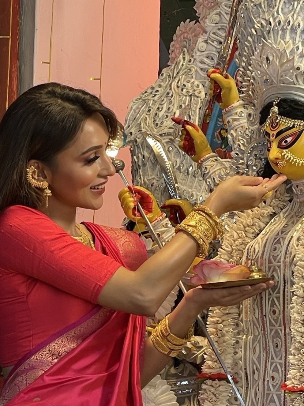 কেমন কাটল Tollywood তারকাদের পুজো?