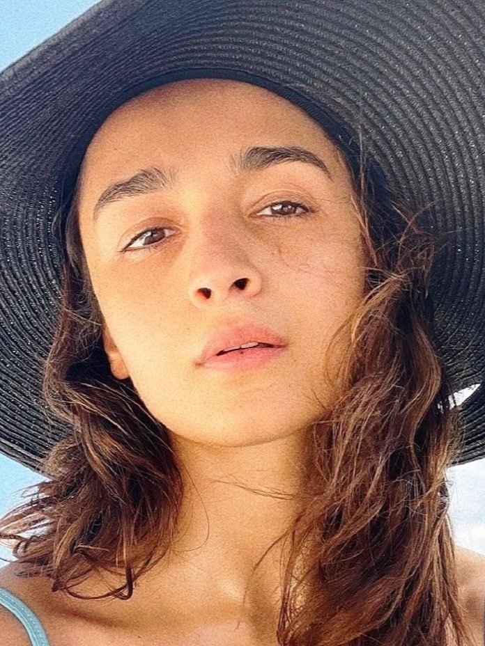 No मेकअप लुक में आलिया भट्ट ने ढाया कहर