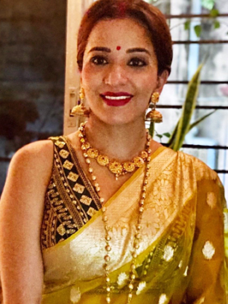 मोनालिसा ने करवा चौथ पर पति को यूं किया मिस