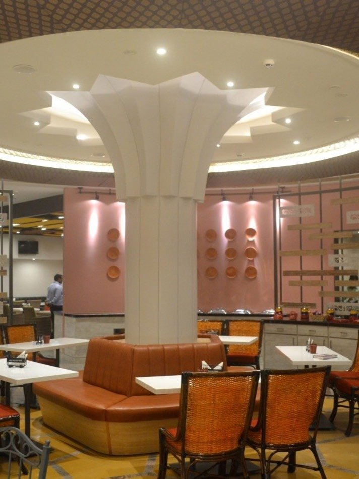 वाराणसी रेलवे स्टेशन पर लें एयरपोर्ट जैसा मजा