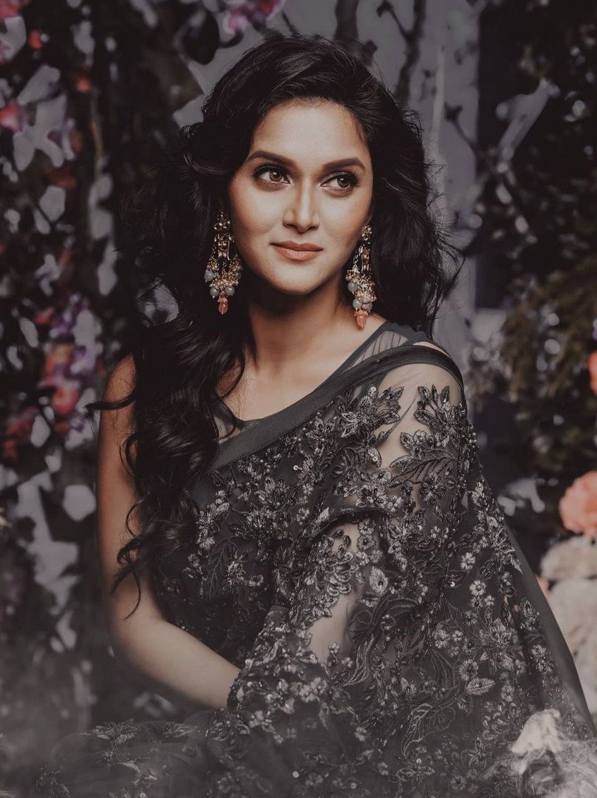 Halloween পার্টিতে অদ্ভূত সাজে  সৃজিত ঘরনি!