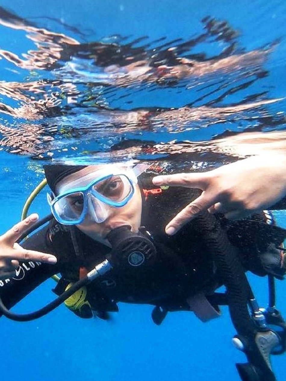 VIDEO: समंदर के अंदर प्रियंका ने की मस्ती