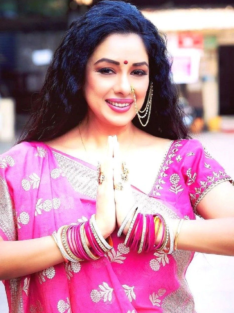 पिंक साड़ी में 'अनुपमा' की सादगी ने जीता फैंस का दिल