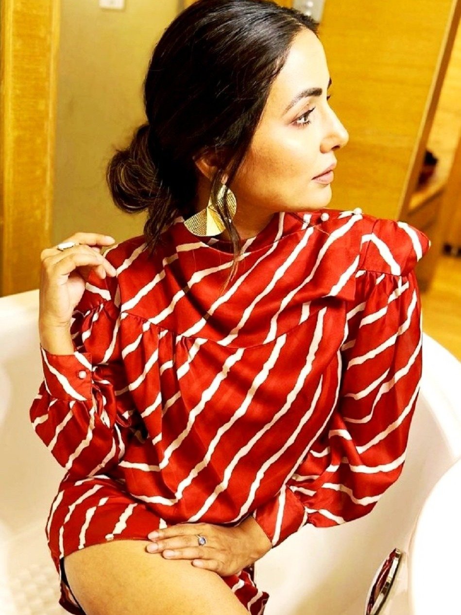 एक्ट्रेस हिना खान ने बाथटब में कराया फोटोशूट 