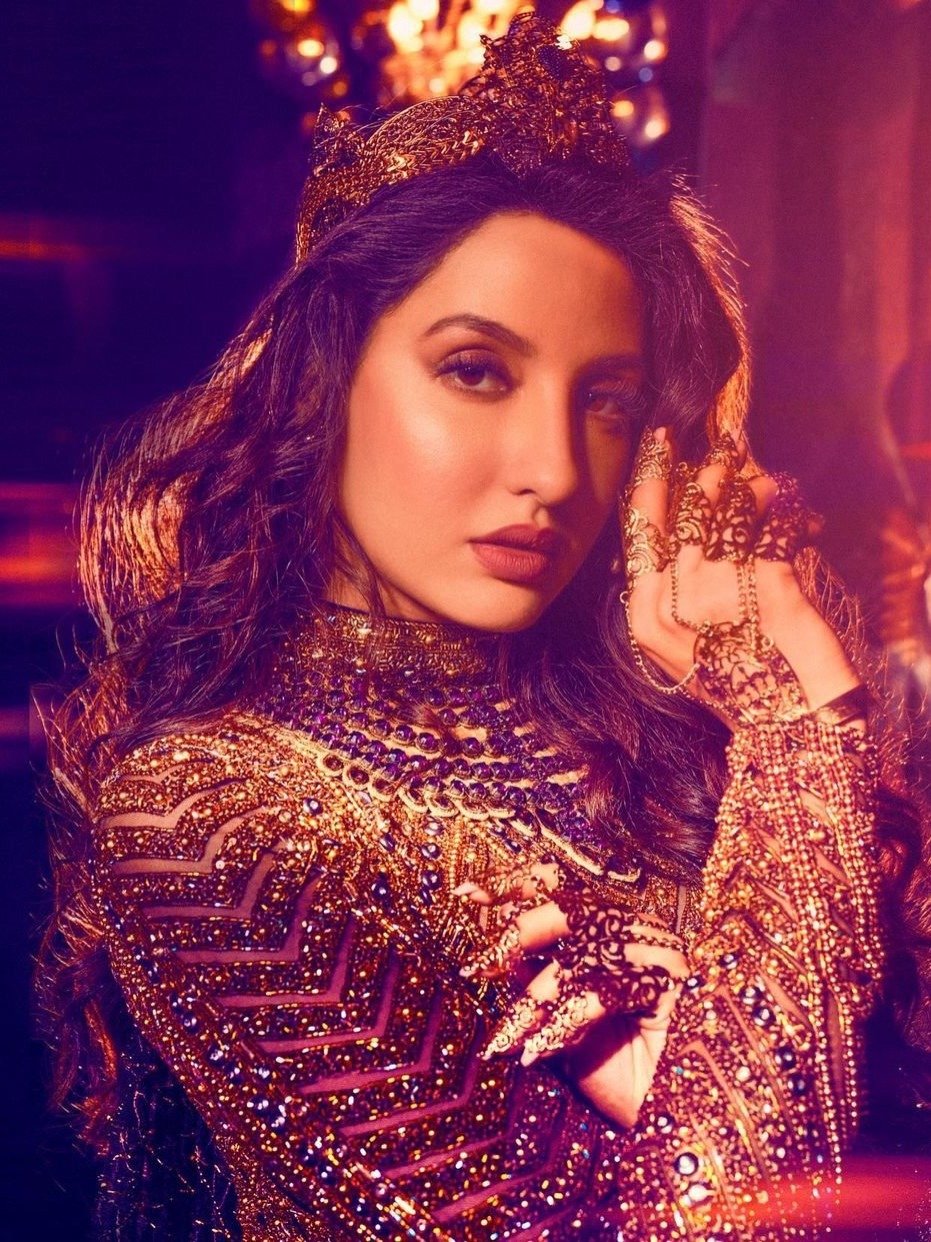 ত্বন্বী সুন্দরী নোরার গ্ল্যামারে কাত নেটিদুনিয়া!