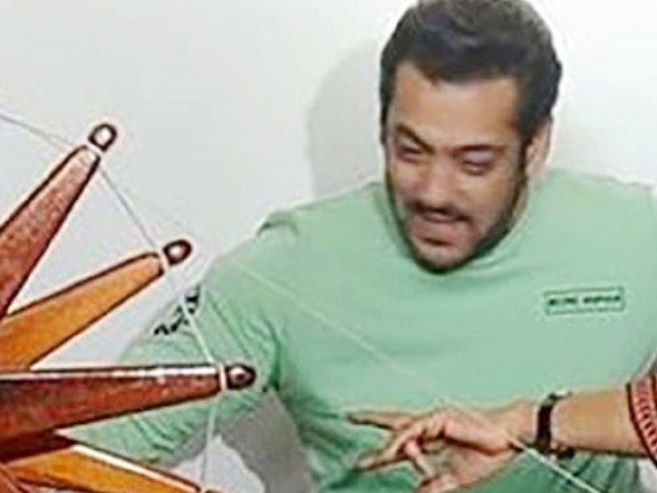 जब सुपरस्टार सलमान खान ने चलाया चरखा