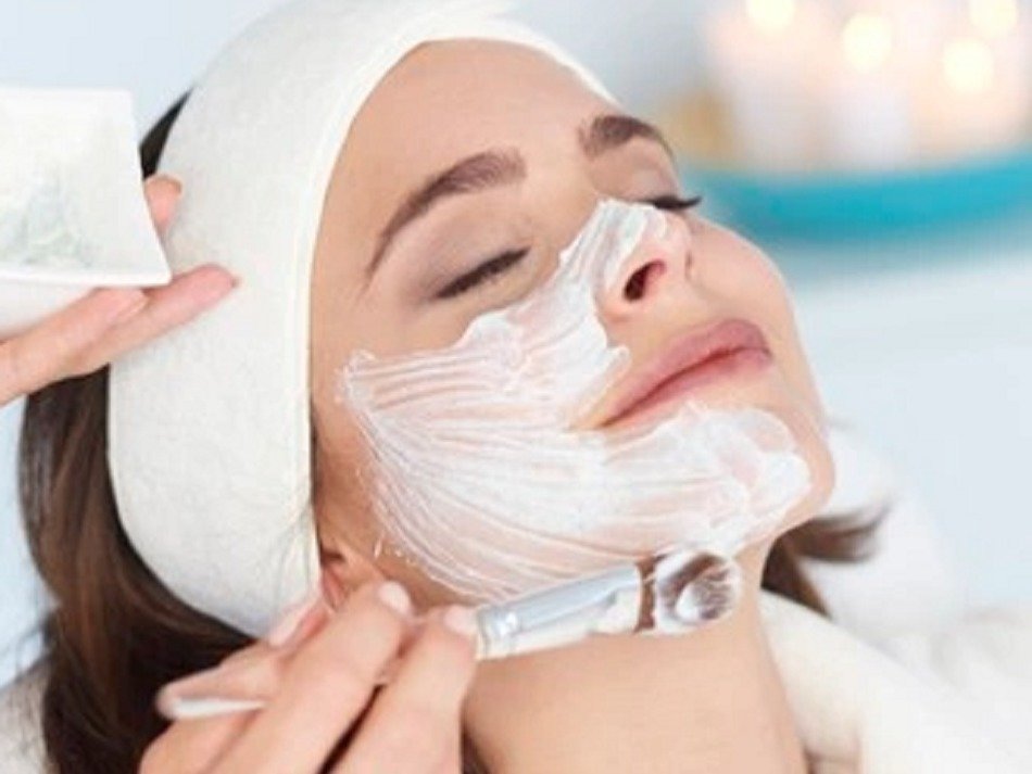 घर पर करती हैं ब्लीच? रखें इन बातों का ख्याल