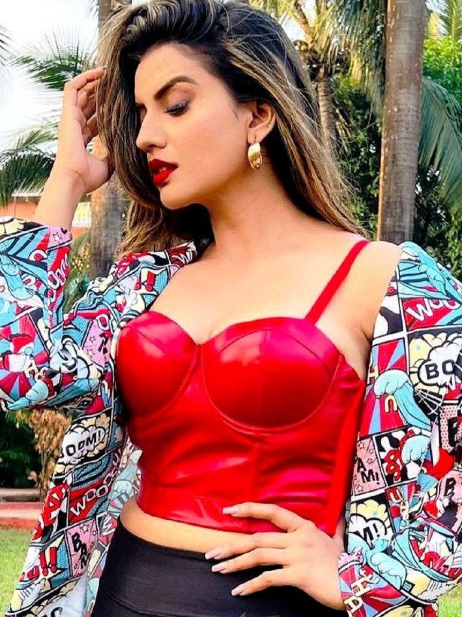 'गर्दा उड़ा देहलू', अक्षरा की इन तस्वीरों पर बोले फैंस 