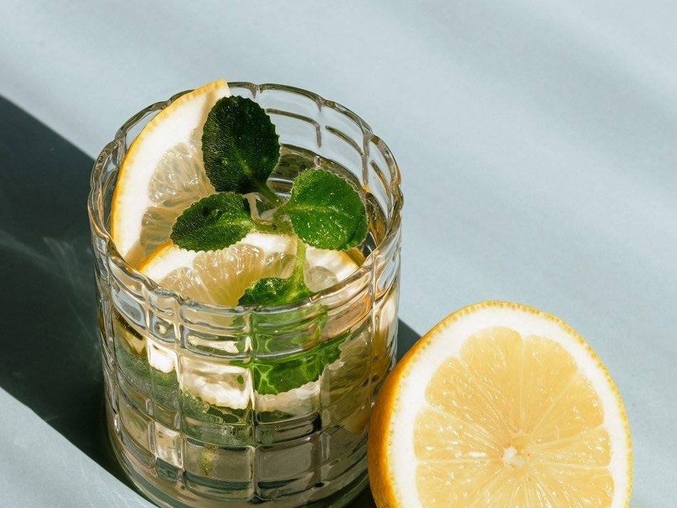 सेहत को नुकसान पहुंचाता है ज्यादा नींबू पानी का सेवन