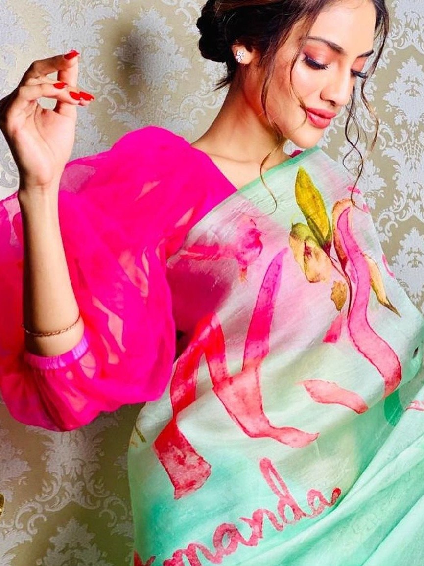 নুসরতের নজরকাড়া শাড়ি কালেকশন