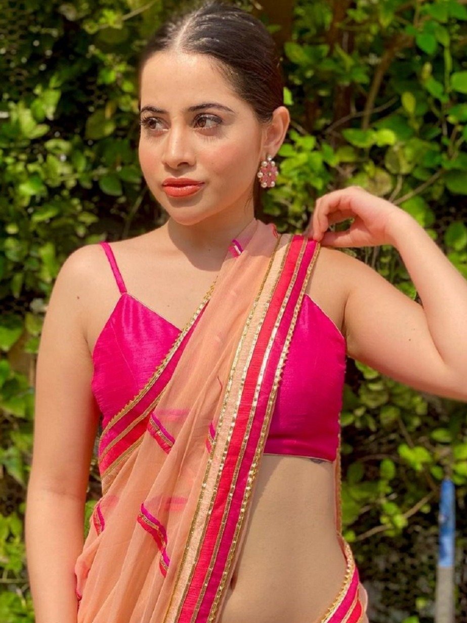 साड़ी में उर्फी, डांस में पुष्पा की सामंथा को दी टक्कर! 