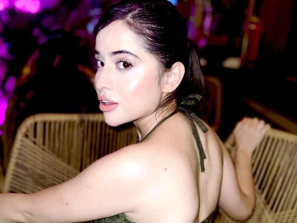 उर्फी के हॉट लुक ने सोशल मीडिया पर लगाई 'आग'