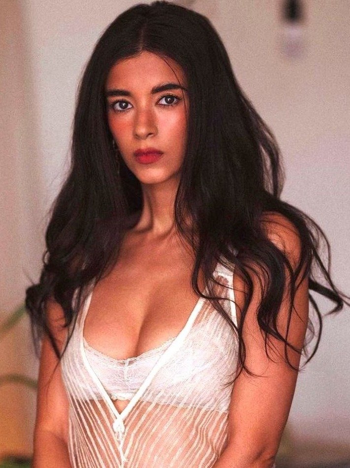 बेहद ग्लैमरस हैं ऋतिक के साथ दिखीं मिस्ट्री गर्ल सबा 