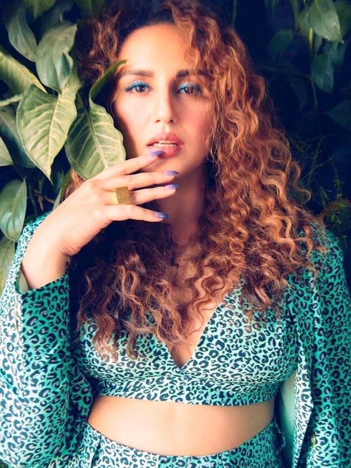 एनिमल प्रिंटेड ड्रेस में हुमा कुरैशी, देखें किलर लुक