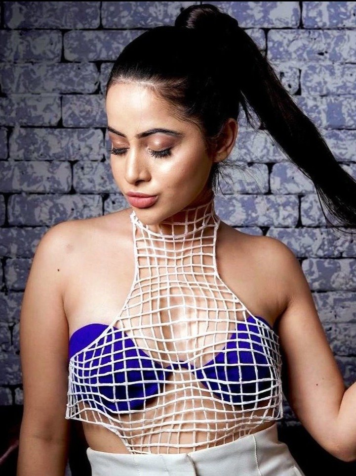 'कच्चा बादाम' सॉन्ग पर डांस करके क्यों ट्रोल हुईं उर्फी?