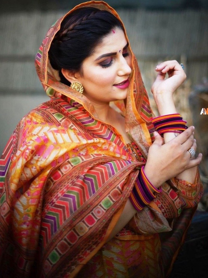 विवेक राघव संग सपना, सरसों के खेत में लगाए ठुमके