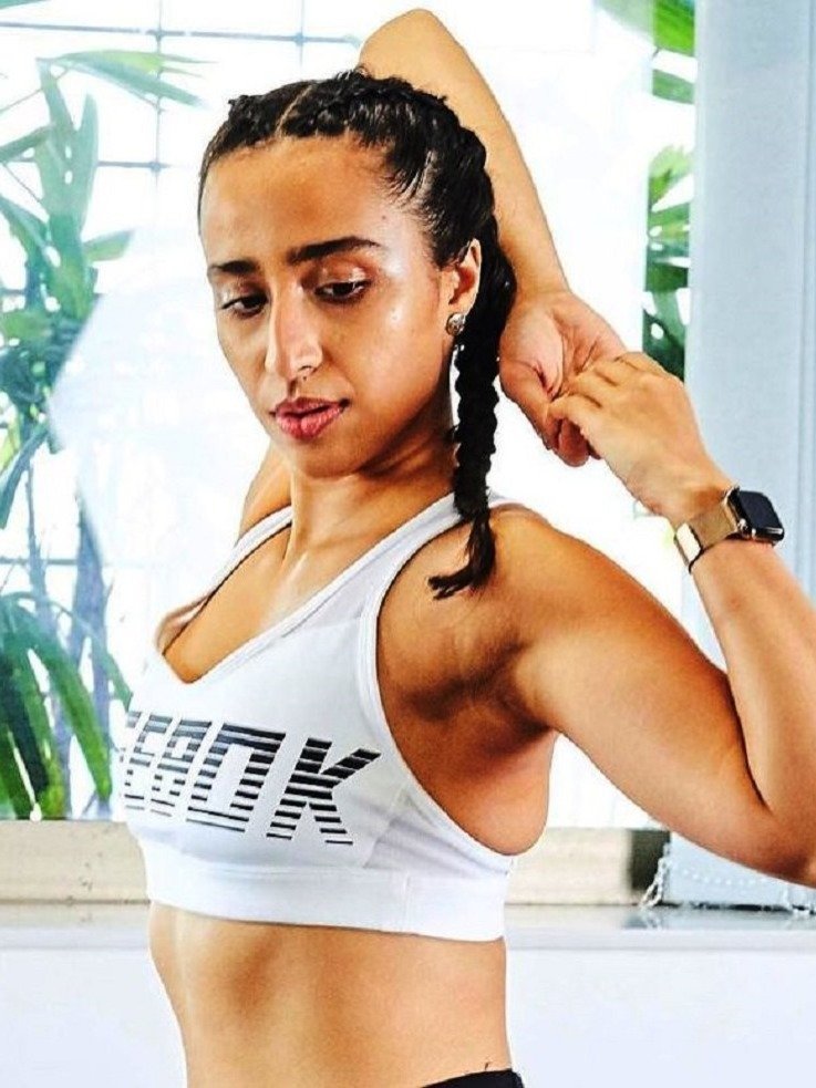 जाह्नवी की तरह स्टाइलिश हैं उनकी फिटनेस ट्रेनर