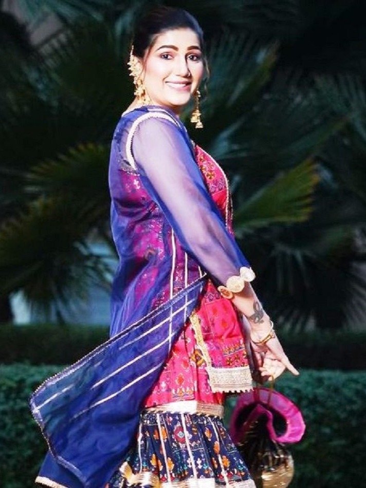 सपना ने ऐसे लचकाई कमरिया, उड़े फैन्स के होश!