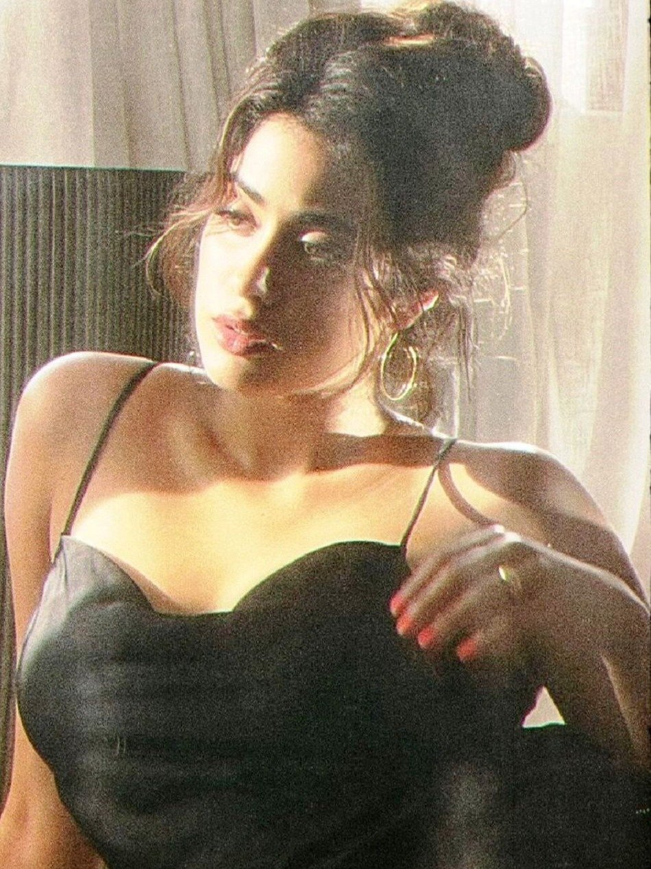 'धड़क गर्ल' की इन अदाओं ने धड़काया फैन्स का दिल 