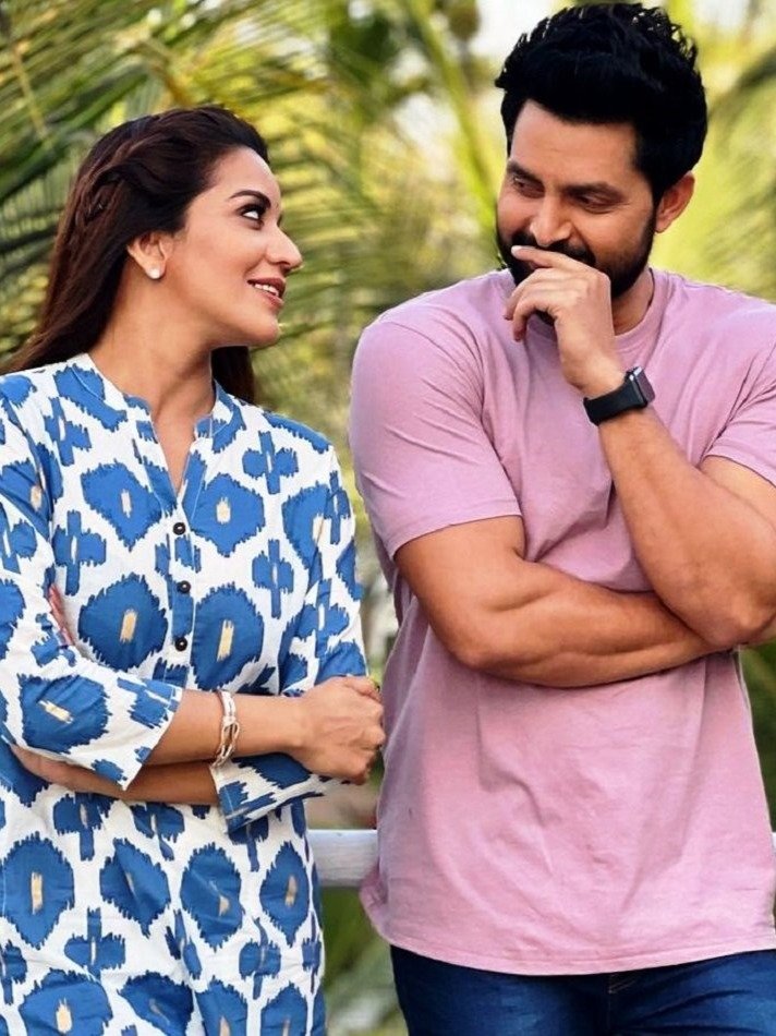 पति संग मोनालिसा, सादगी से जीता फैन्स का दिल 