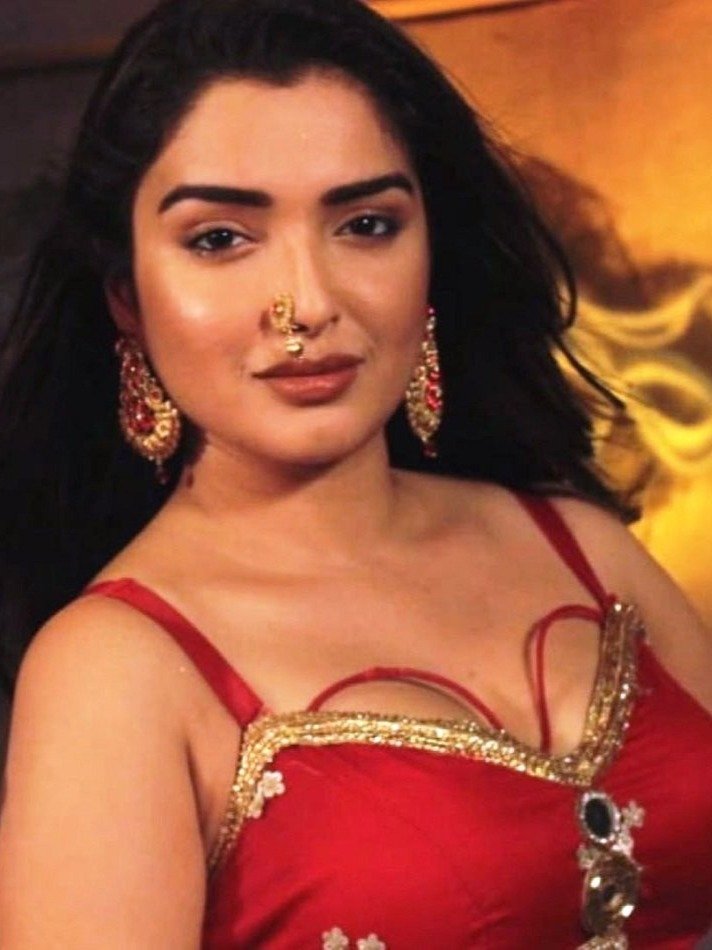 बॉयफ्रेंड के लिए किसे धमकी दे रही हैं आम्रपाली दुबे?