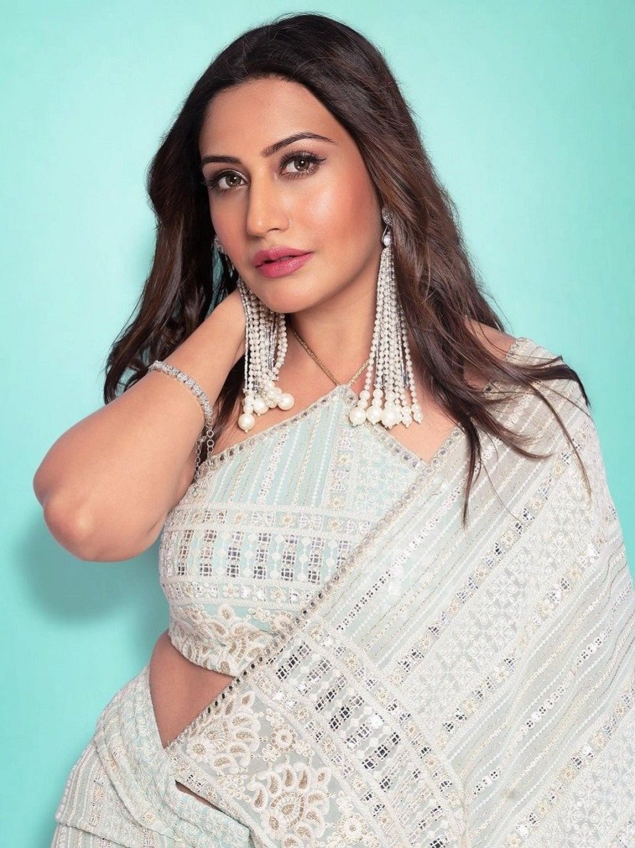 टीवी की 'नागिन' की इन तस्वीरों पर फैन्स बोले- हाय गर्मी