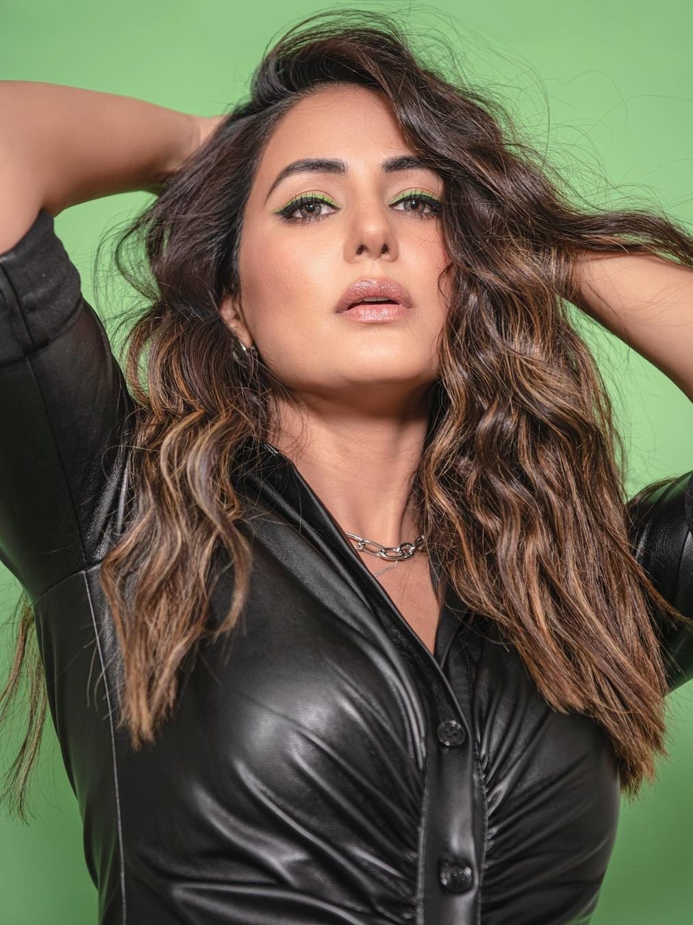 हिना खान ने 'कच्चा बादाम' पर दिखाए डांस मूव्ज