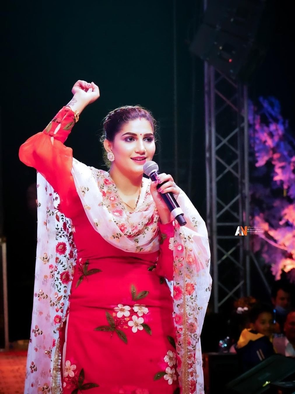 सपना के सूट ने 'लूट लिया' फैन्स का दिल,वीडियो वायरल