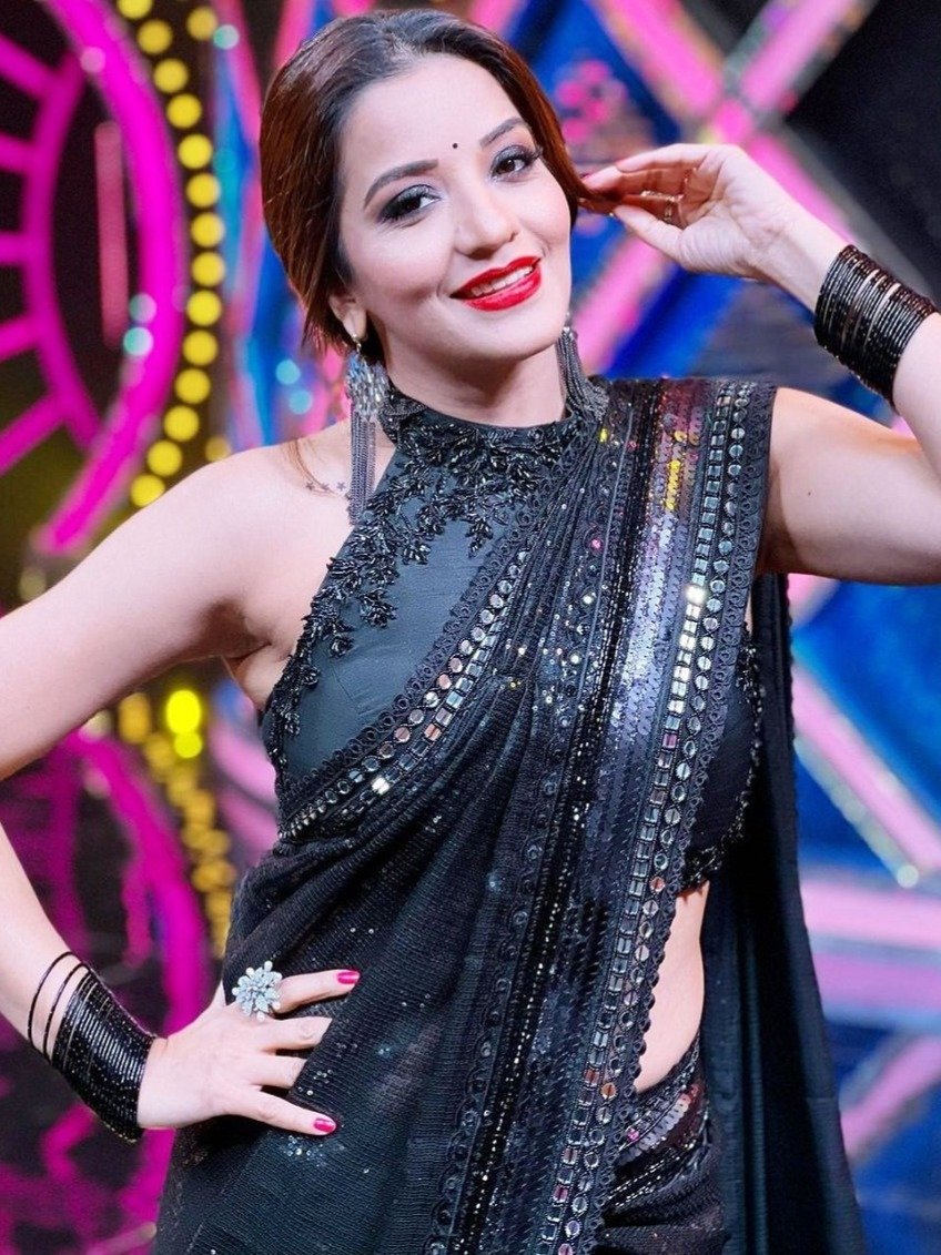 मोनालिसा बनीं 'डायन', ब्लैक साड़ी में ढाया कहर