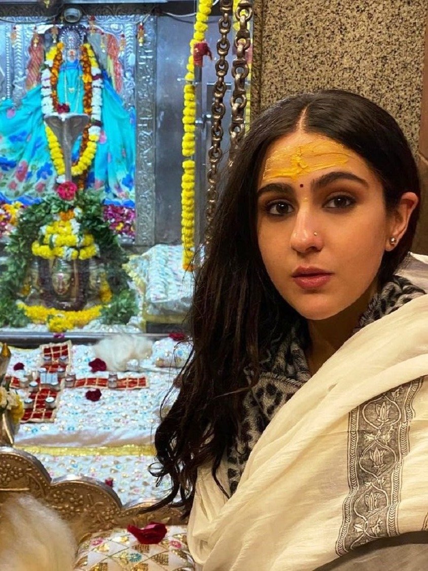 'मुस्लिम हो, शर्म करो', पूजा करके निशाने पर एक्ट्रेसेज  