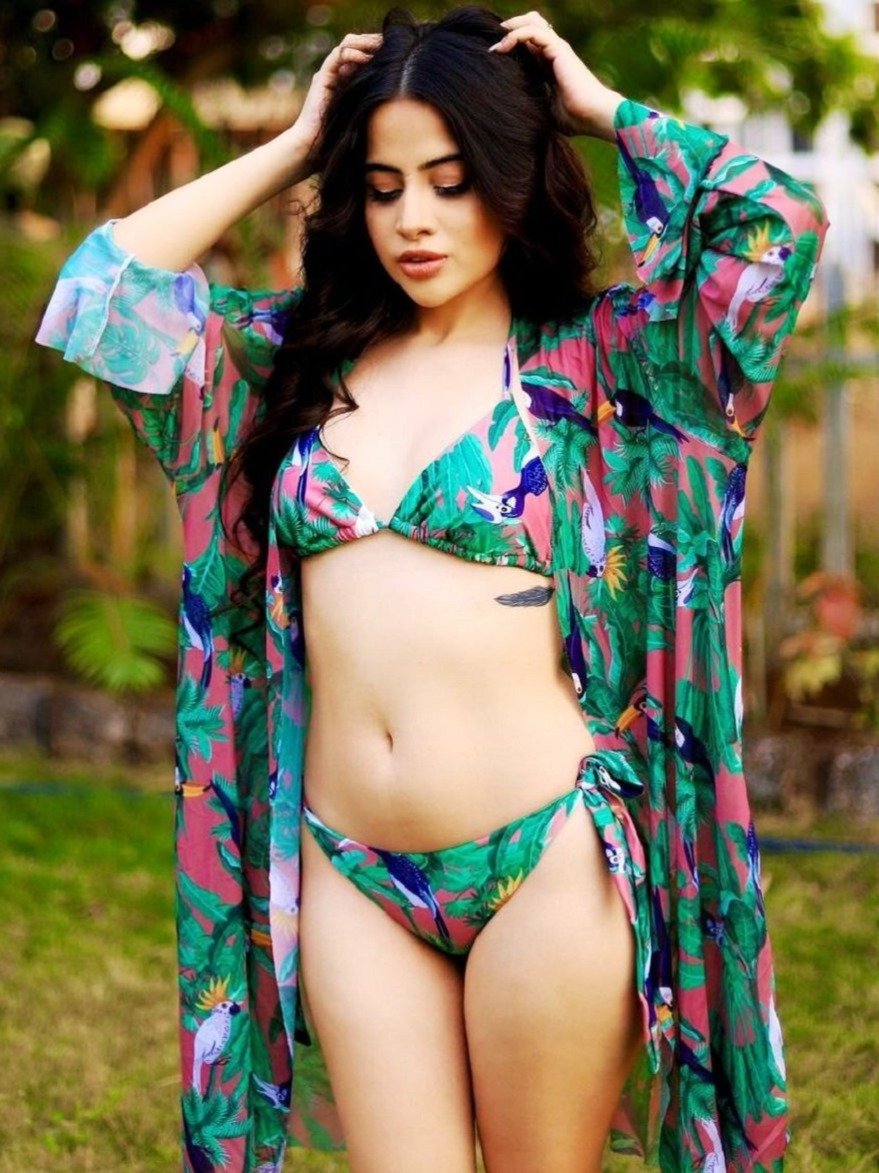 उर्फी जावेद ने ग्रीन प्रिंटेड बिकिनी में बरपाया कहर!