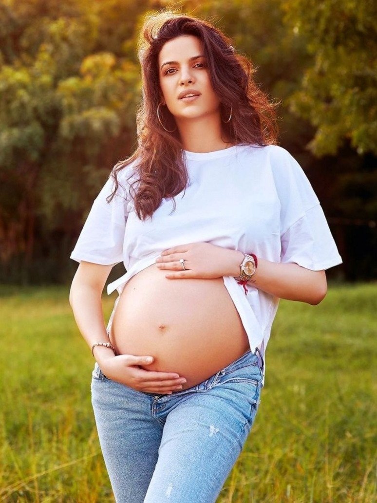 जब इन एक्ट्रेसेस ने बेझिझक फ्लॉन्ट किया था बेबी बंप