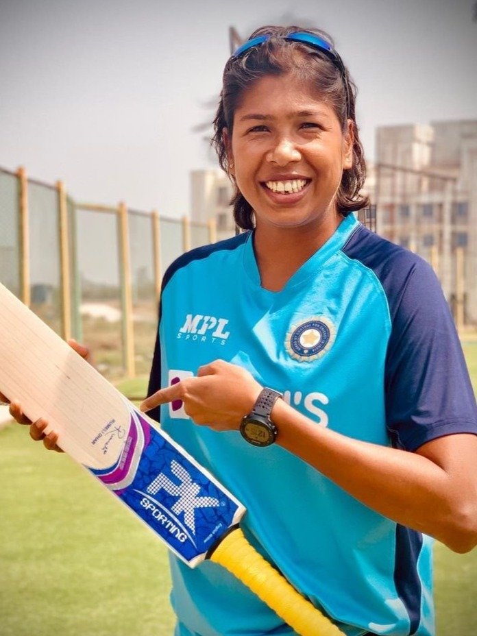 ৩৯-এও 'নট আউট', ক্রিকেট কাঁপাচ্ছেন বাংলার ঝুলন