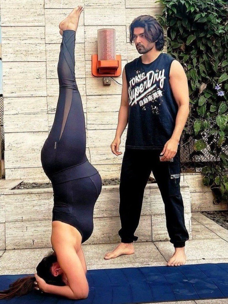 करीना से देबिना तक, एक्ट्रेसेस ने प्रेग्नेंसी में खूब किया योगा