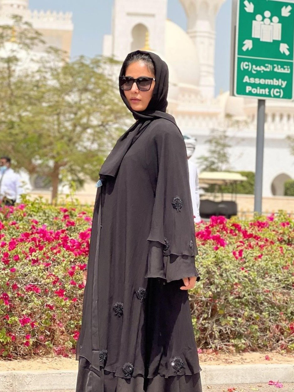 हिना खान ने बुर्का पहनकर कहा- रमज़ान मुबारक