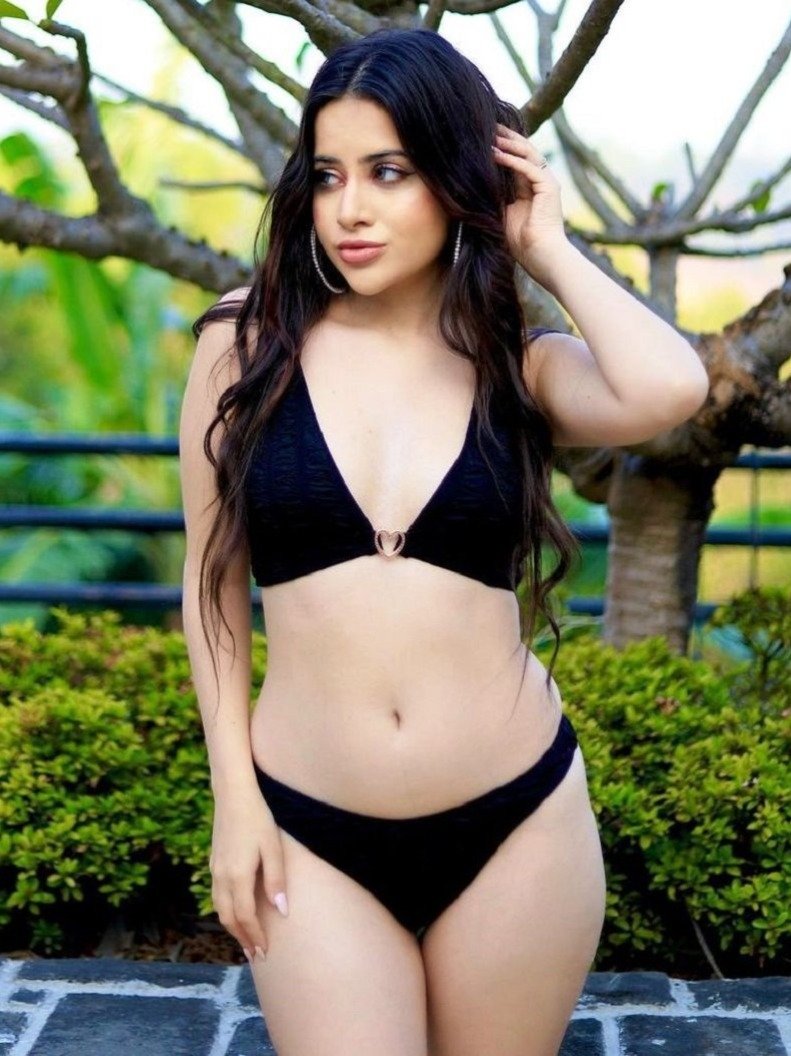 उर्फी से डायरेक्टर ने कहा- एडल्ट फिल्मों में काम करो 