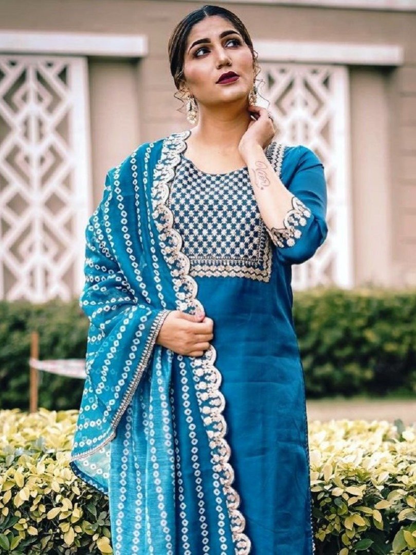 सिर्फ सूट पहनकर ही डांस क्यों करती हैं सपना चौधरी?  