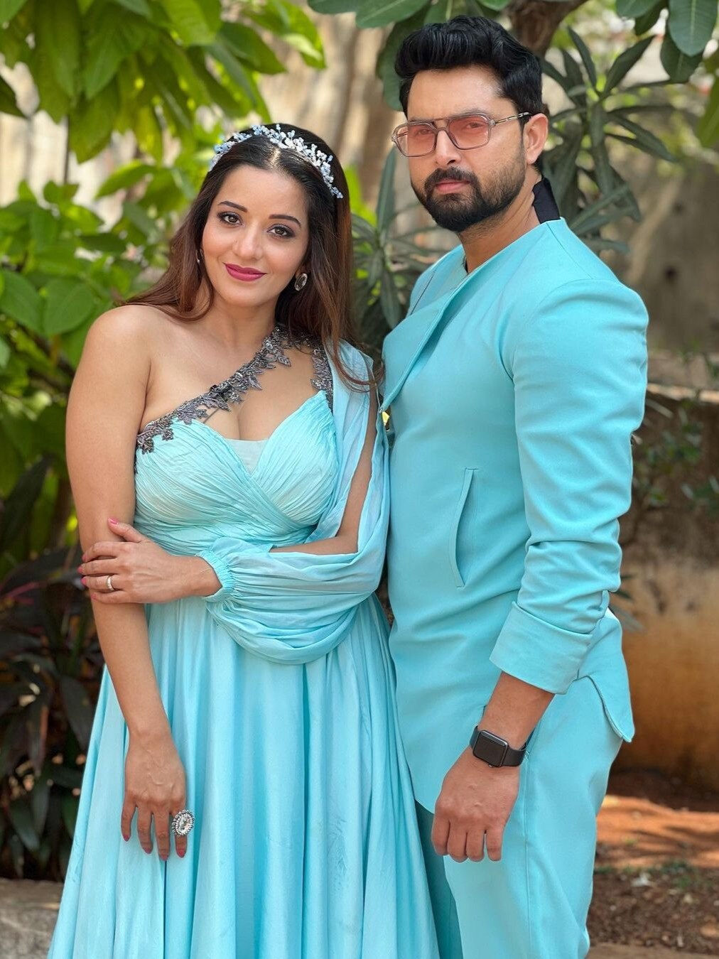 मोनालिसा ने किया कपल डांस, देखें रोमांटिक वीडियो