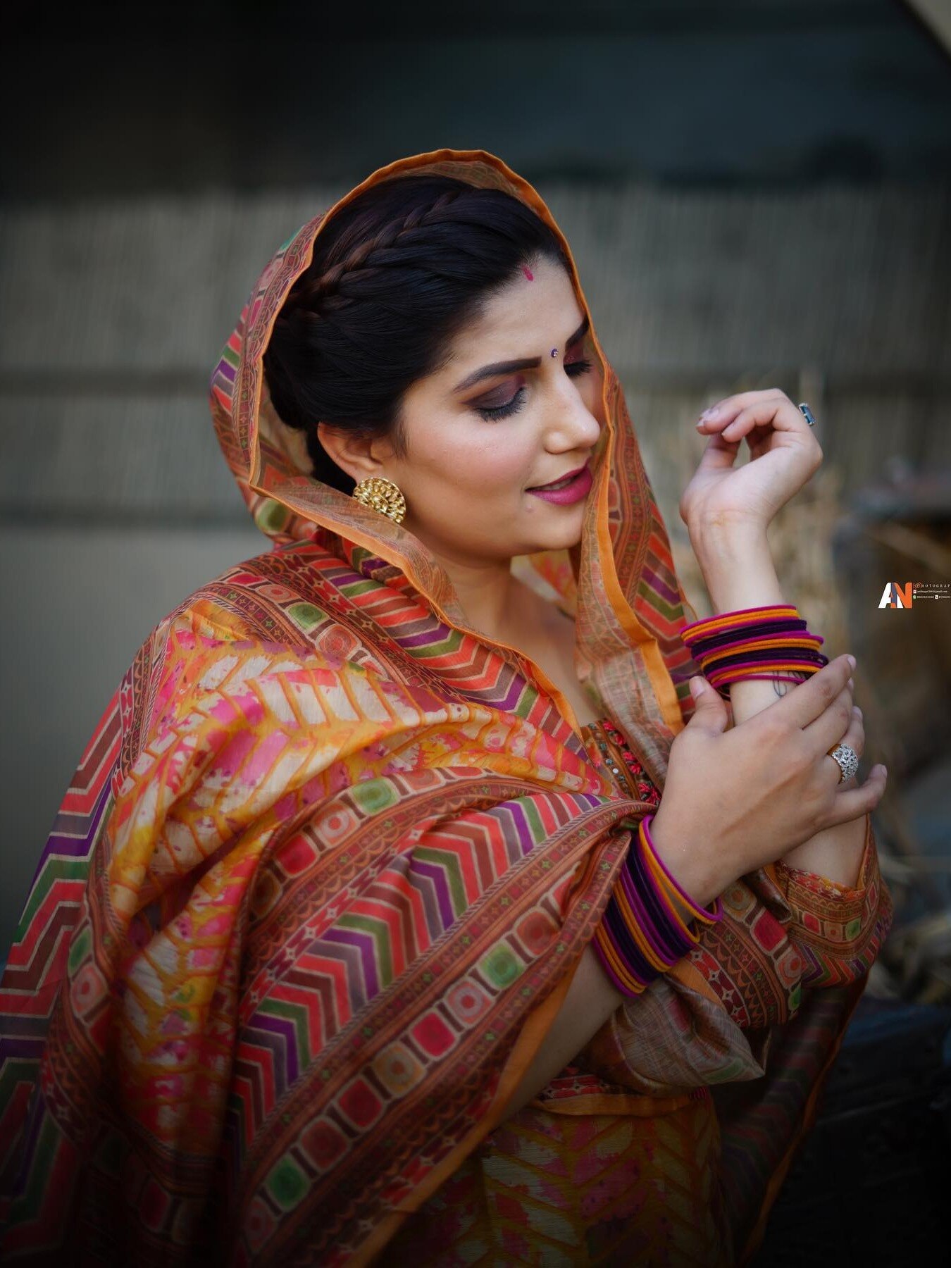 सिर पर चुन्नी, पांव में जूती पहन 'गोरी नाचे' पर थिरकीं सपना