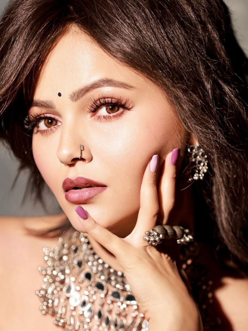 रुबीना दिलैक का बदला लुक देखकर फैंस हैरान!