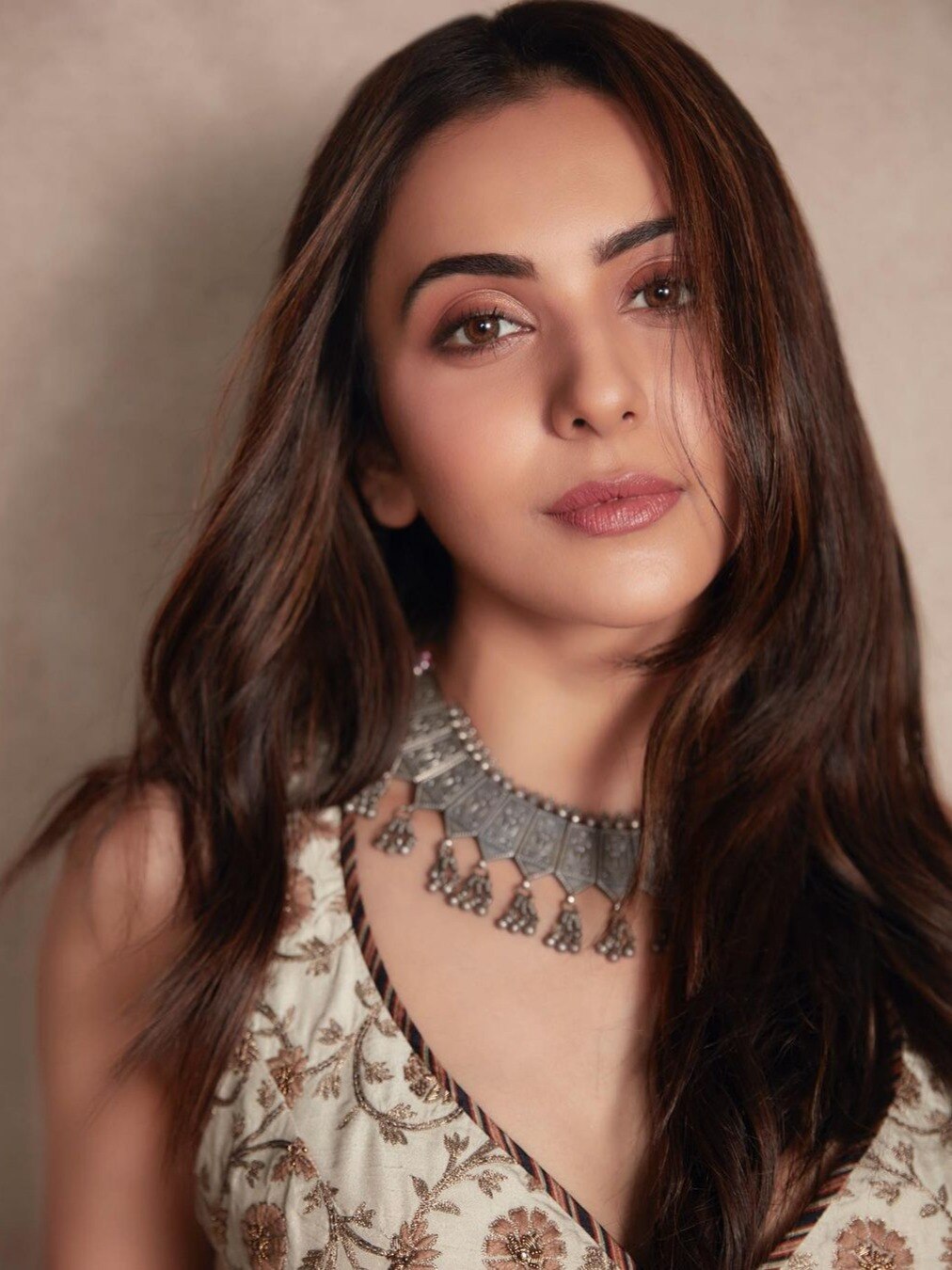 एथिनिक लुक में रकुल ने दिए ऐसे-ऐसे ग्लैमरस पोज