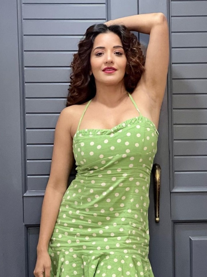 मोनालिसा का कूल अवतार, जमकर लगाए ठुमके