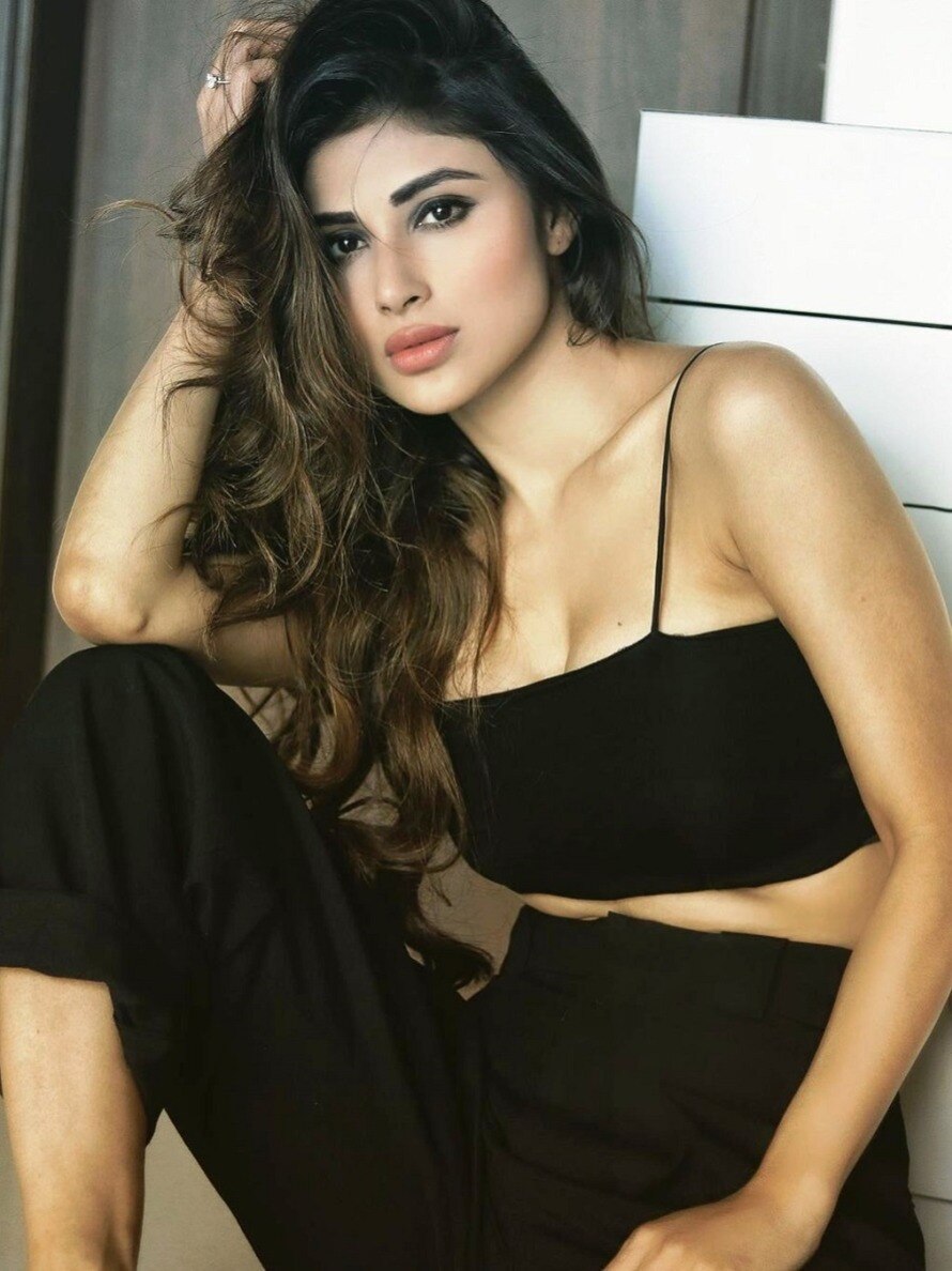 मौनी रॉय को किसने बताया 'हीट वेव' की वजह?