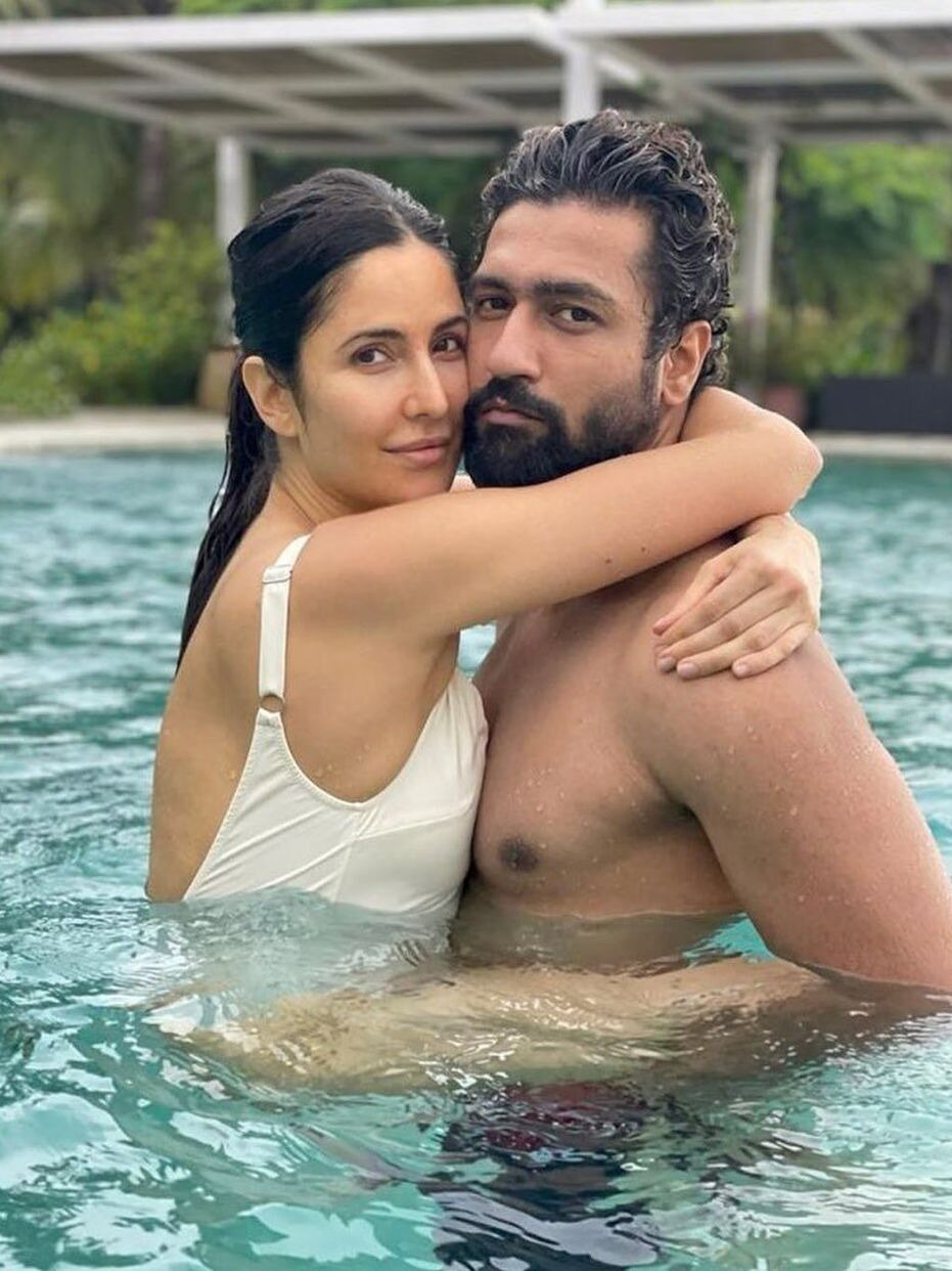 स्विमिंगपूल में पति संग रोमांटिक हुईं कटरीना