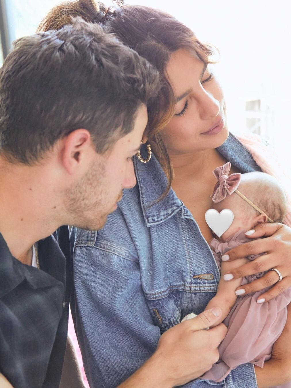 प्रियंका चोपड़ा ने 100 दिन बाद दिखाई बेटी की झलक!