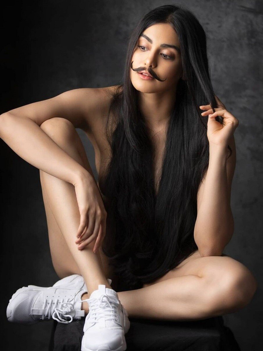 अदा शर्मा ने जब टॉपलेस लुक्स से बटोरी थीं सुर्खियां