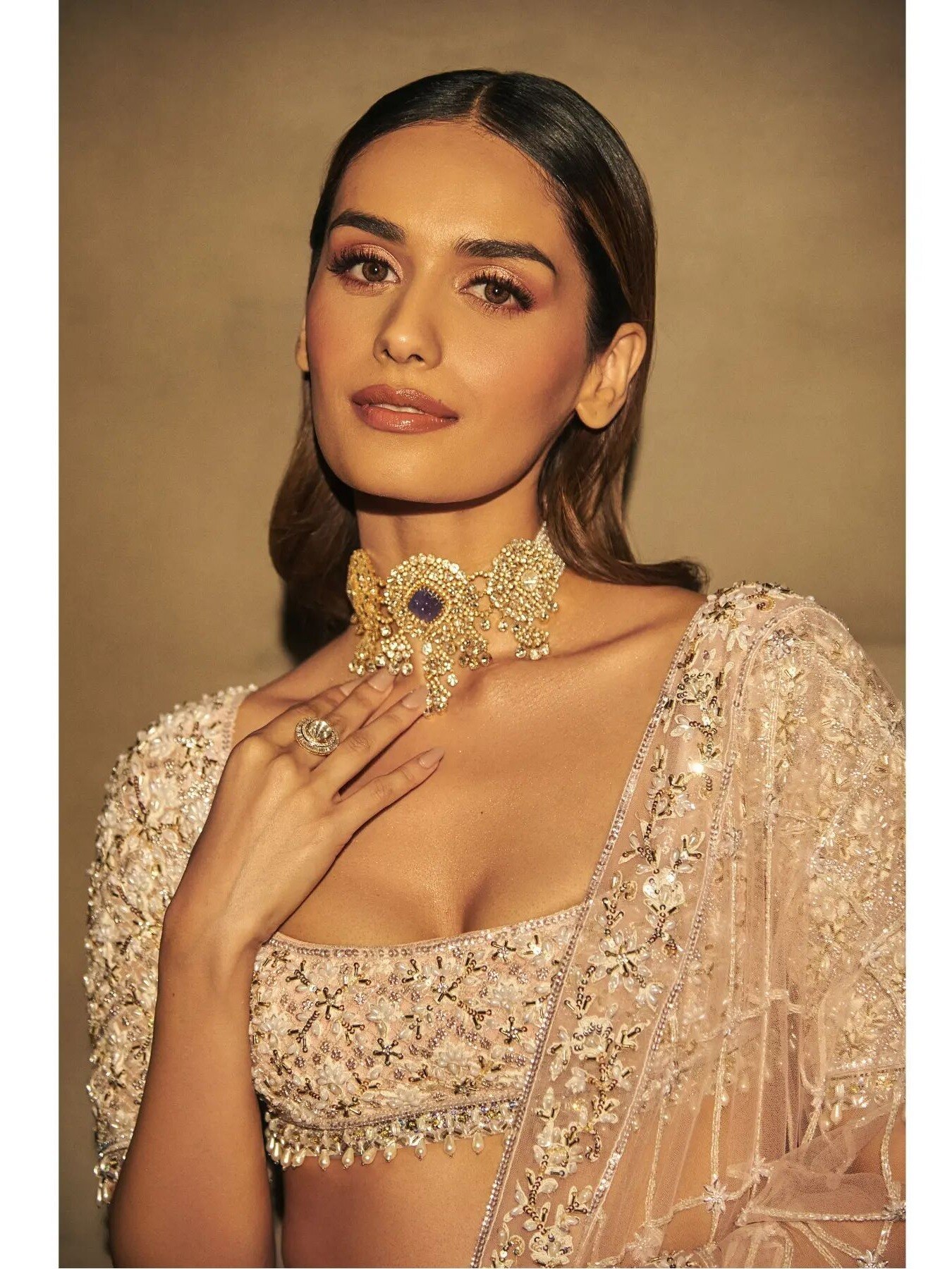 मानुषी छिल्लर का लहंगे में रॉयल फोटोशूट देखा?