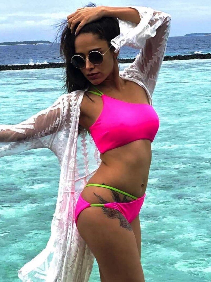 बिकिनी से ट्रेडिशनल लुक तक, नुसरत की 10 ग्लैमरस तस्वीरें