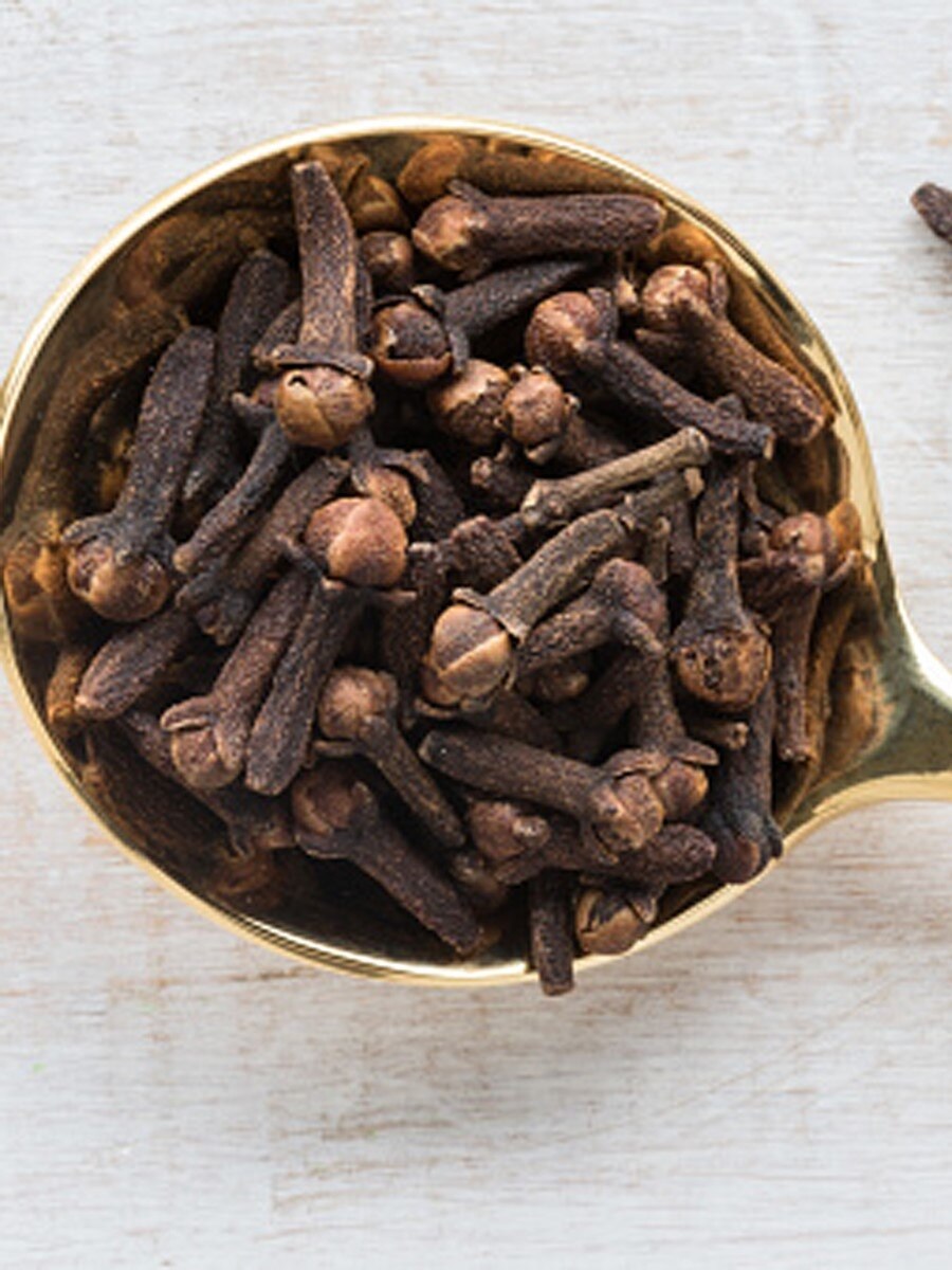 আর্থিক টানাটানিতে লবঙ্গ দেবে সমাধান!