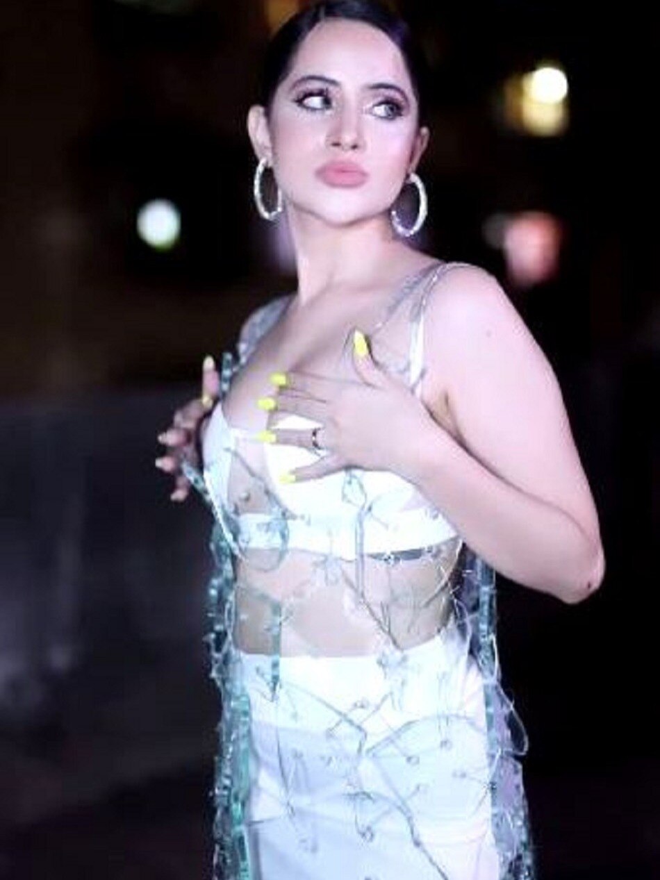 'छुओगे तो कट जाओगे', उर्फी ने पहनी शीशे की ड्रेस